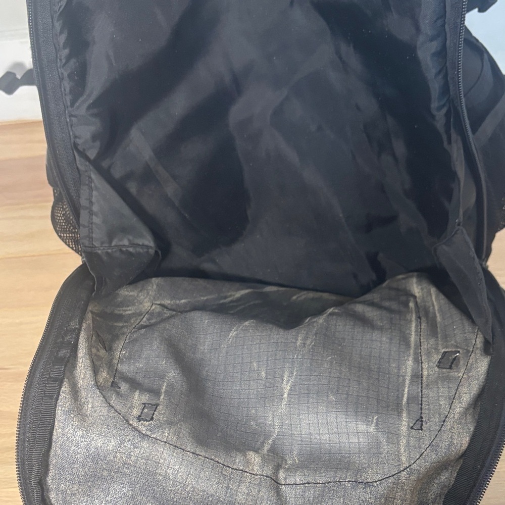 Eddie Bauer Vintage 2004 Black and Dark Gray Backpack -GB1sku - Picture 8 of 10